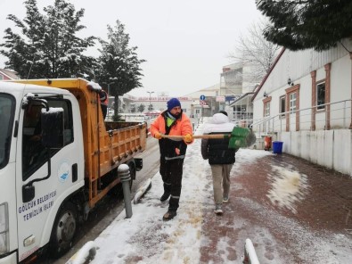 Gölcük'te Karla Mücadele Sürüyor