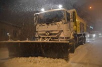 Istanbul'da Gece Kar Yagisi Etkili Oldu, Sürücüler Zor Anlar Yasadi