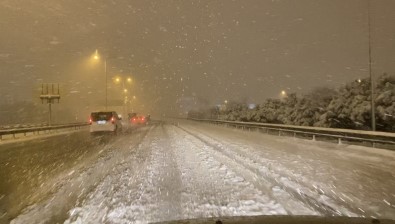 Istanbul'da TEM Otoyolu Kar Yagisi Sonrasi Beyaza Büründü, Sürücüler Güçlükle Ilerledi