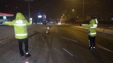 Kirikkale-Kirsehir Kara Yolu Tir Geçislerine Kapatildi
