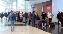 Uçuslari Iptal Olan Yolcularin Istanbul Havalimani'nda Bekleyisi Sürüyor