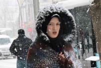 Van'da Kar Yagisiyla 135 Yerlesim Yerine Ulasilamiyor