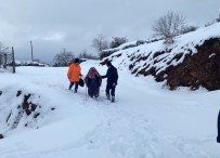 Yol Kardan Kapandi, Hasta Kadinin Imdadina Ekipler Yetisti