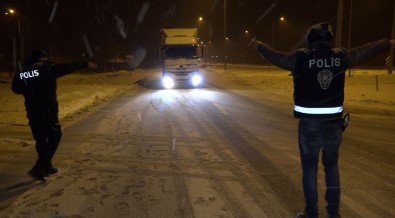 Aksaray-Ankara Karayolu Kar Ve Tipi Nedeniyle Ulasima Kapatildi