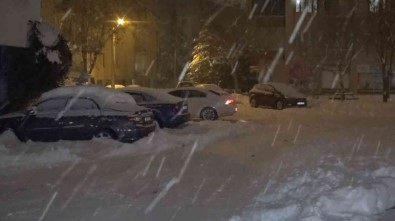 Aksaray'da Kar Yagisi Kent Merkezinde De Devam Ediyor