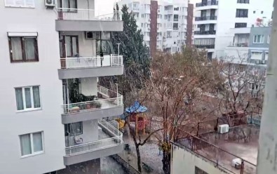 Antalya Kent Merkezine 29 Yil Sonra Kar Yagdi