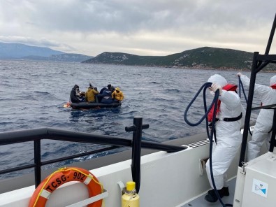 Can Salinda Ölüme Itilen Göçmenleri Sahil Güvenlik Kurtardi