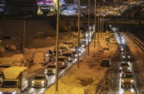  İSTANBUL'DA KAR - CHP'li Başkan Yardımcısından pes dedirten açıklama! ' İstanbul'da yollar açık kar eğlenceye dönüştü'