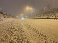 Istanbul'da TEM Ve D-100 Karayolu Kar Yagisi Sonrasi Beyaza Büründü, Sürücüler Güçlükle Ilerledi