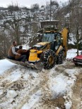 Kar Nedeniyle Yolu Kapali Olan Hasta Is Makinesi Ile Ambulansa Getirildi Haberi