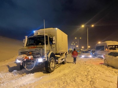 UMKE Ekipleri, Kanser Hastasi Yasli Amcaya Karli Yollari Asarak Ulasti