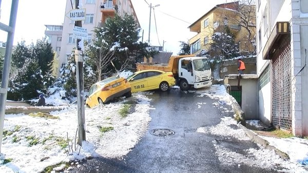 İstanbul'da fıkra gibi zincirleme trafik kazası!