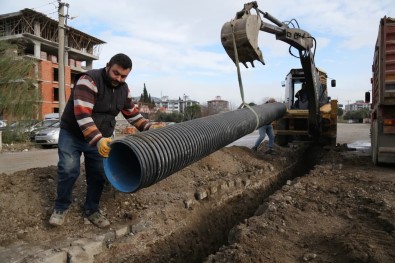 Edremit'te Altyapi Çalismalarina Devam Ediliyor