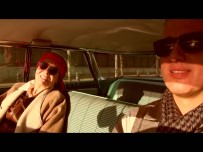 Fatma Girik 75. Yas Gününü Kadiköy'de 'Soför Nebahat' Temasiyla Böyle Kutlamisti