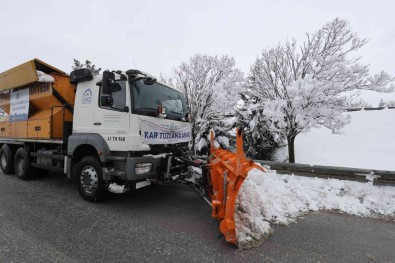 Gebze'de Kar Mesaisi Devam Ediyor