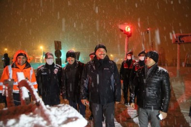 Gece Lapa Lapa Yagan Karda Ekipler Biran Olsun Uyumadi