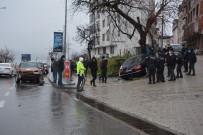 Iki Otomobil Kafa Kafaya Çarpisti, Kaza Ani Kamerada
