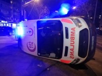 Izmir'de Otomobil Ile Çarpisan Ambulans Yan Yatti Açiklamasi 3 Yarali Haberi
