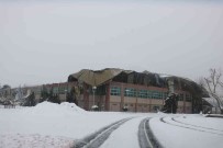 Kahramanmaras'ta Fuar Alaninin Çatisi Çöktü