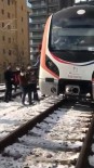 Marmaray Suadiye Istasyonunda Tren Ariza Yapti, Yolcular Diger Istasyona Yürüdü