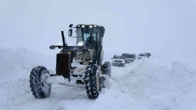Mus'ta Tipi Ve Firtinaya Yakalanan 10 Araçtaki 53 Kisi Kurtarildi