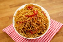 SOYA SOSLU SEBZELİ NOODLE TARİFİ - Soya Soslu Sebzeli Noodle Nasıl Yapılır? Evde Kolay Sebzeli Noodle Tarifi