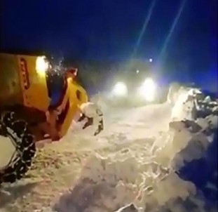 Yollar Kapandi, Ekipler Hastalanan 85 Yasindaki Vatandas Için Seferber Oldu