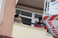 1.5 Yasindaki Çocugun Yaramazligi, Annesini Balkonda Mahsur Birakti