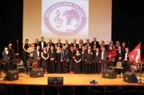 84 Yasindaki Tatar Sanatçidan Sahne Performansi