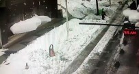 Apartmanin Çatisindan Düsen Kar Kütlesi Faciaya Yol Açiyordu