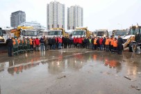 Atasehir'de Karla Mücadele Ekipleri 7/24 Görev Basinda