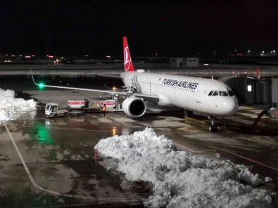 Avukat Safak Mahmutyazicioglu'nun Cenazesi Uçakla Rize'ye Götürüldü