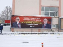 Baskan Büyükkiliç'a Pankartli Tesekkür