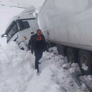 Bitlis AFAD'tan Karda Mahsur Kalanlara Yardim