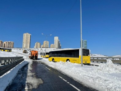 CHP'li İBB'nin ihmaller ve hatalar zinciri ortaya çıkıyor! Yolu belediyeye ait araçlar kapatmış...
