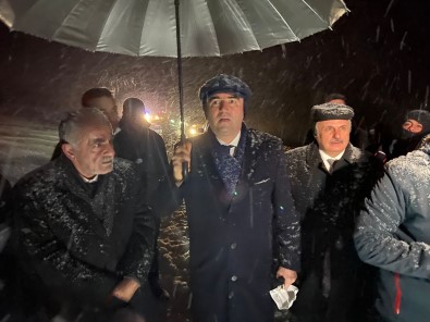 Çig Altinda Kalan 2 Kisi Hayatini Kaybetti