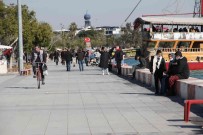 Günler Sonra Günesi Gören Mersinliler Sahile Akti