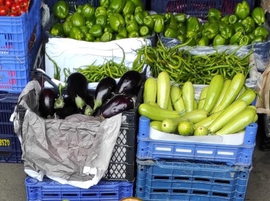 Kar Yagisi Istanbul'daki Sebze Ve Meyve Hallerini Etkiledi