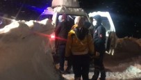 Kardan Yolu Kapanan Köydeki Hasta 5 Saatte Paletli Ambulansla Alinip, Hastaneye Ulastirildi