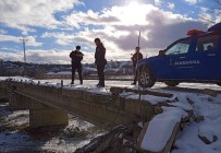 Köydeki Köprünün Demirlerini Satan Muhtar Tutuklandi