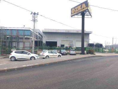 Makineye Sikisan Fabrika Isçisi Hayatini Kaybetti