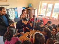 Okul Okul Gezerek Hiç Dogum Günü Kutlamayan Çocuklari Pastayla Sevindirdi