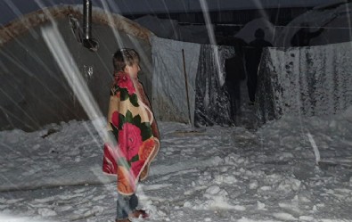 Suriye'de yürek yakan olay! 15 çocuk donarak can verdi...