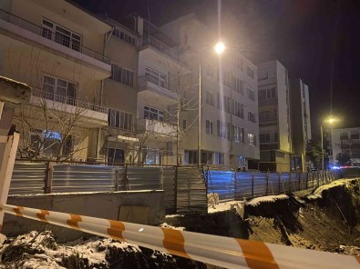 Toprak Kaymasi Iki Apartmani Bosalttirdi