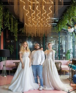 Ünlü Moda Tasarimcisi Yüksel, 2022-2023 Yaz Koleksiyonunu Tanitti