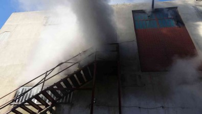 Usak'ta Fabrikada Çikan Yangin Hizli Müdahaleyle Söndürüldü