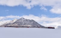 Van Gölü Ekspresinin Kirkor Dagi Eteklerindeki Muhtesem Görüntüsü Büyülüyor