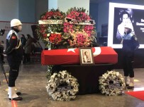 Yesilçam'in Usta Ismi Fatma Girik Son Yolculuguna Ugurlaniyor