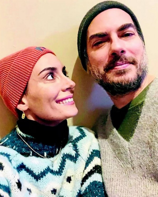 Ünlü çiftten '8 yıllık' aşk pozu!