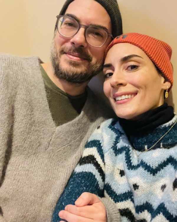 Ünlü çiftten '8 yıllık' aşk pozu!